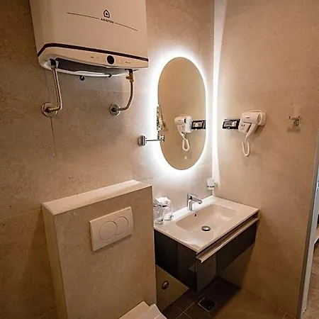 Aria Hotel 4*
