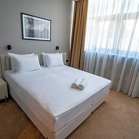 Aria Hotel 4*